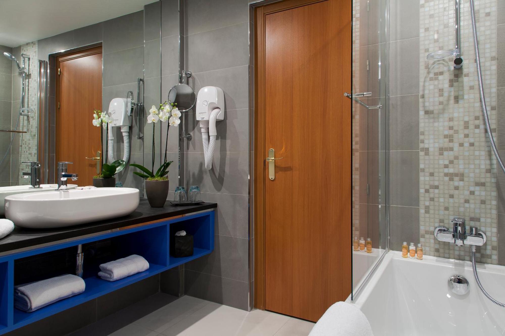 Two Connecting Double Rooms